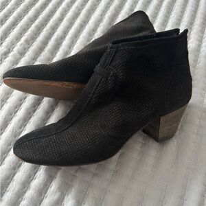 Aquatalia by Marvin K Black Suede Heeled Ankle Boots Textured Detail 2.5” Heel 8